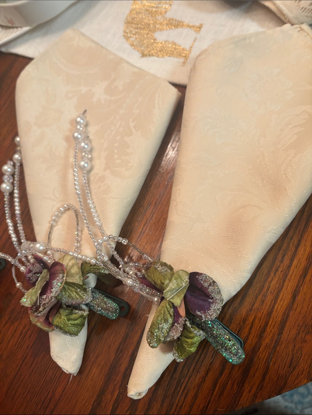 6 Elegant Beige Napkins With Pearls and clips